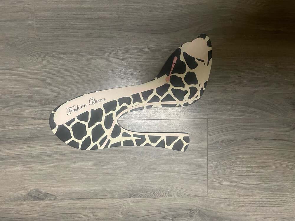 Fashion Queen Giraffe Print High Heel Shoe Wall Decor Art Piece
